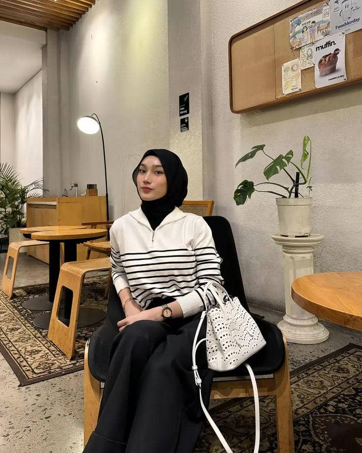 look monokrom untuk buka bersama