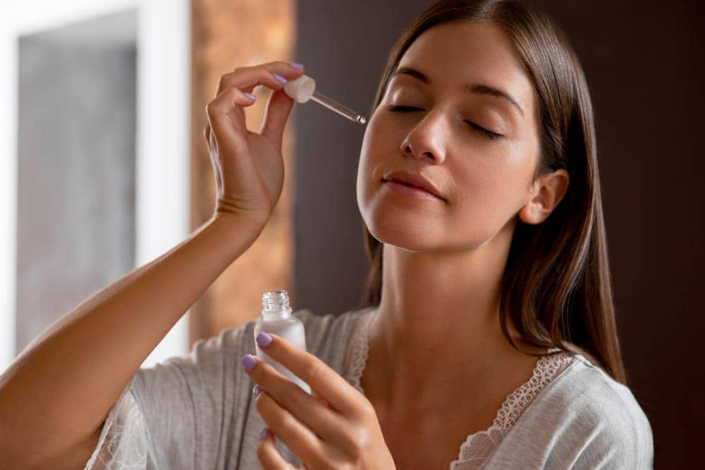 Kenali Perbedaan Fungsi Hyaluronic Acid dan Glycerin untuk Kulit Lebih Lembap