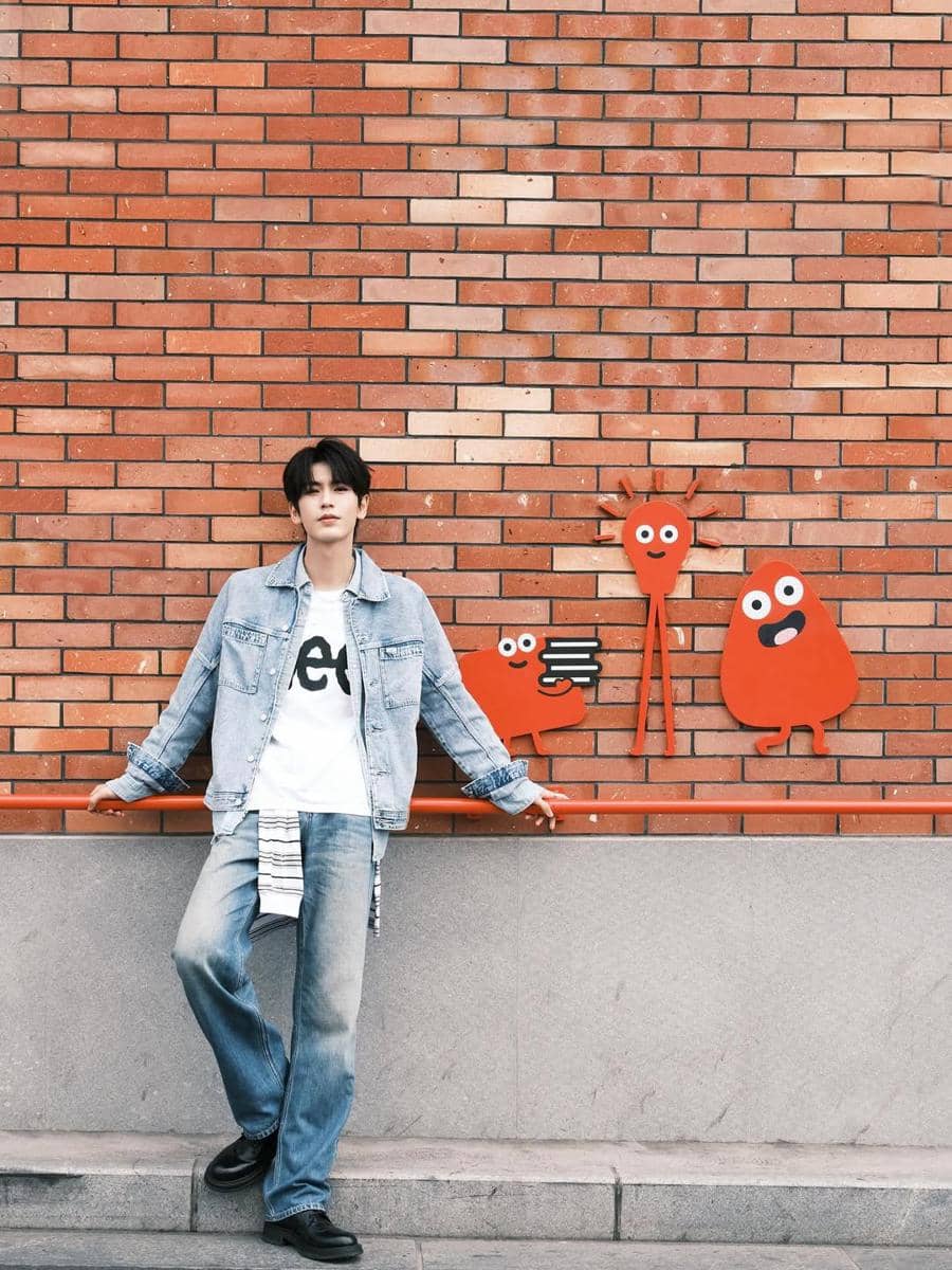 Gaya Busana Zhang Ling He