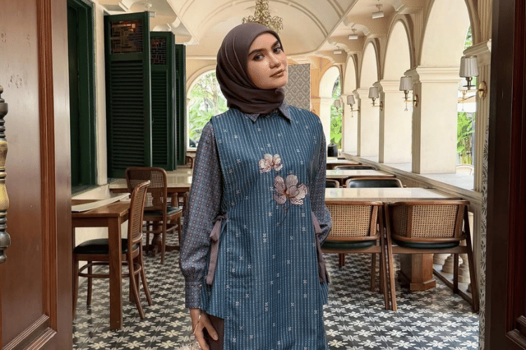 Ide Outfit Buka Bersama Rekan Kantor, Tetap Tampil Rapi dan Modis