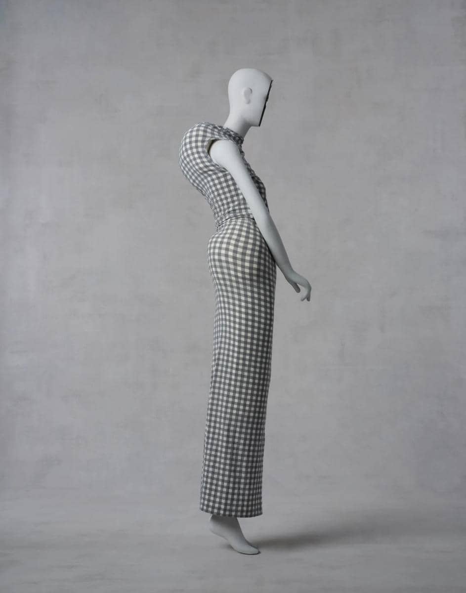 Terinspirasi Pameran “Costume Art”