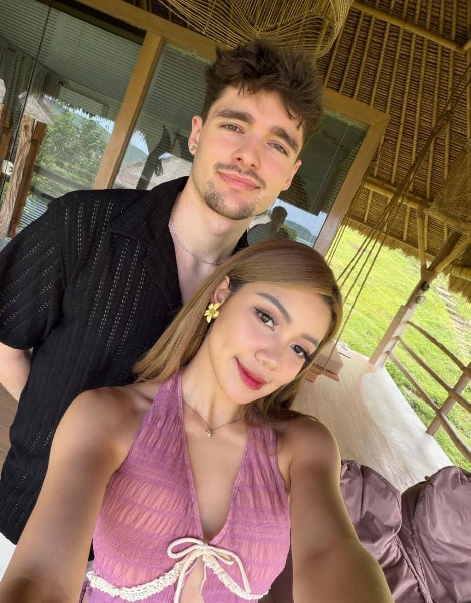 Regina Phoenix dan pacar bule