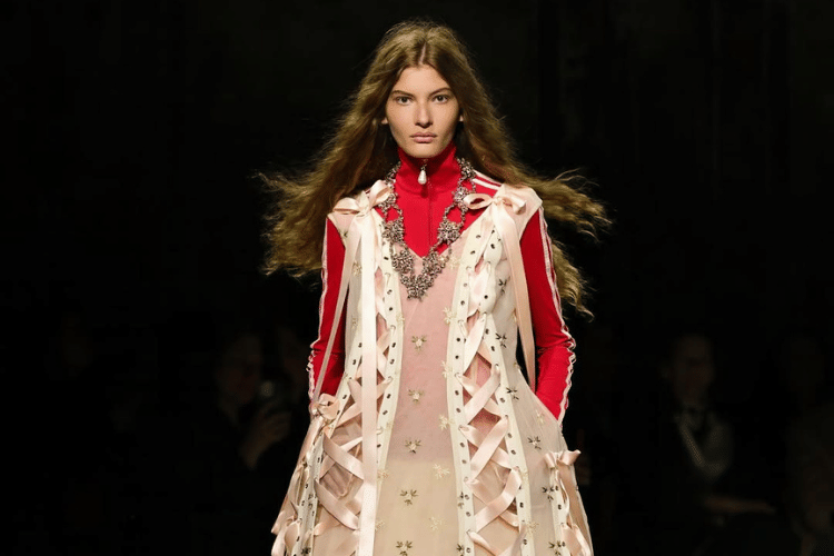 Kolaborasi Simone Rocha x adidas Originals di FW26, Girly Tapi Sporty