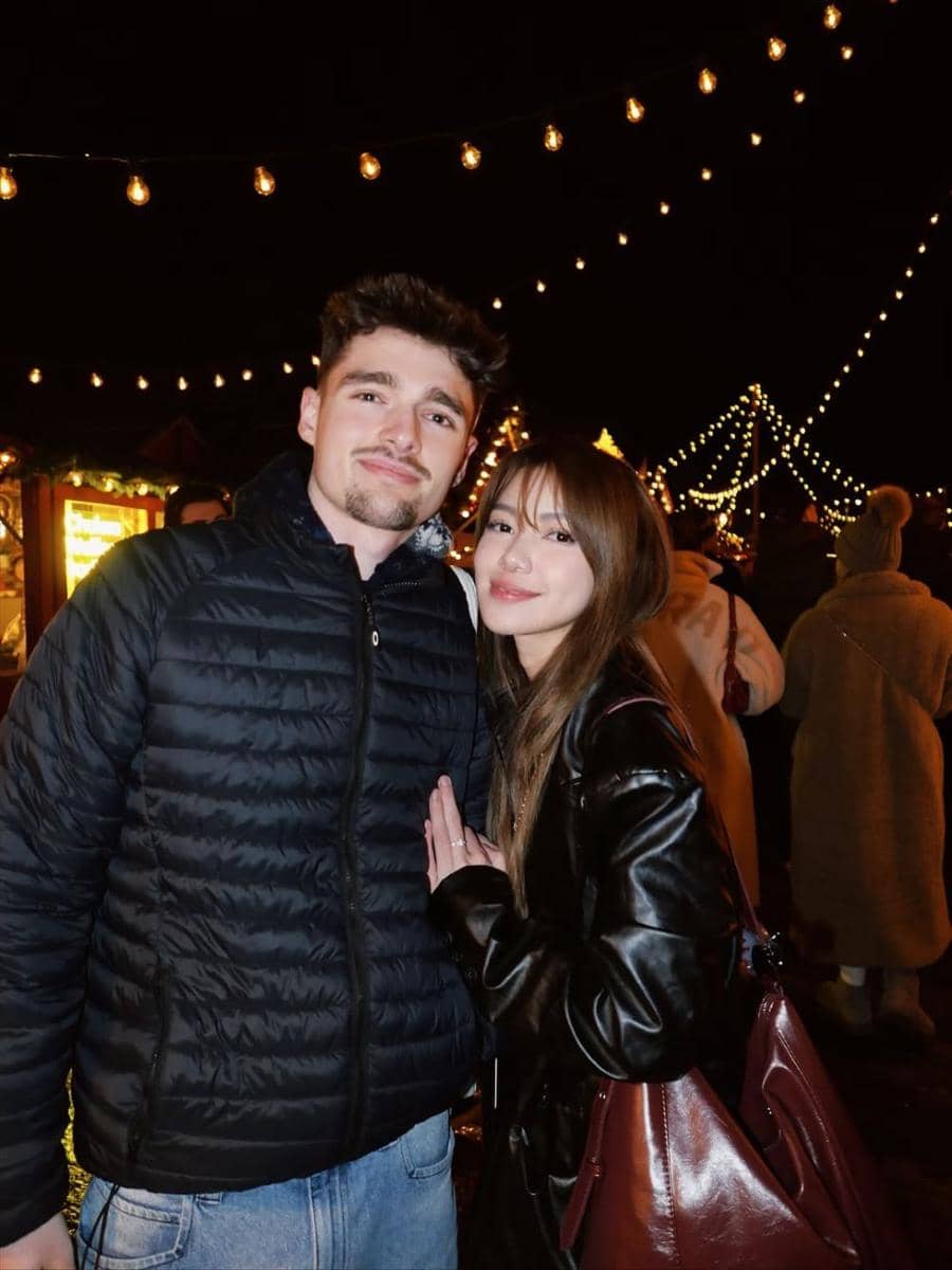 Regina Phoenix dan pacar bule