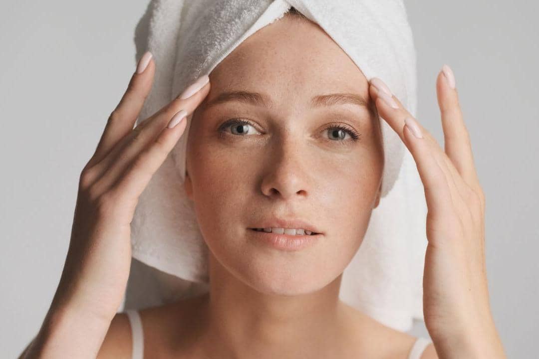 7 Cara Mengatasi Kulit Wajah Kering dan Mengelupas saat Puasa 