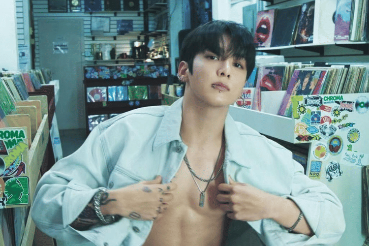 Potret Jungkook yang Jadi Wajah Kampanye Denim Terbaru Calvin Klein