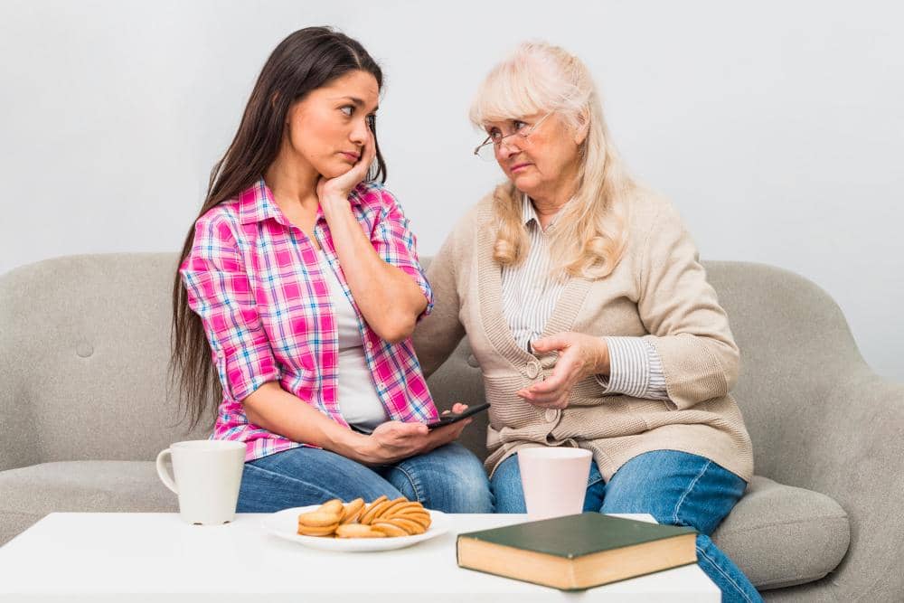 ilustrasi bicara dengan ibu (freepik.com/freepik)