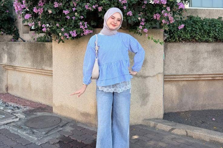 7 Ide Outfit Bukber Celana Jeans yang Simpel dan Modis