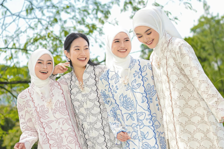 7 Inspirasi Gaya Classy Buka Bersama Keluarga Besar