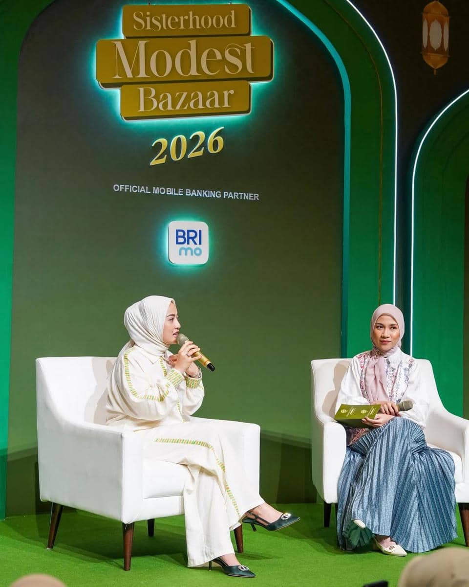 Hari pertama Sisterhood Modest Bazaar benar-benar nggak main-main🤍✨Dari pagi sudah ramai, booth.jpg