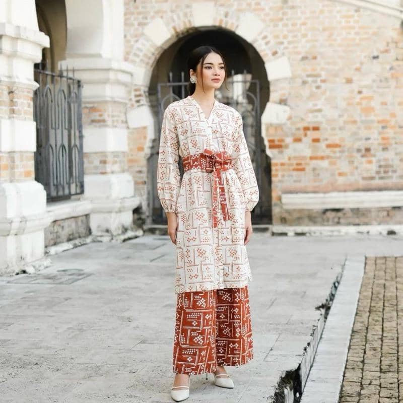 shopee.co.id/batiksolo.ind