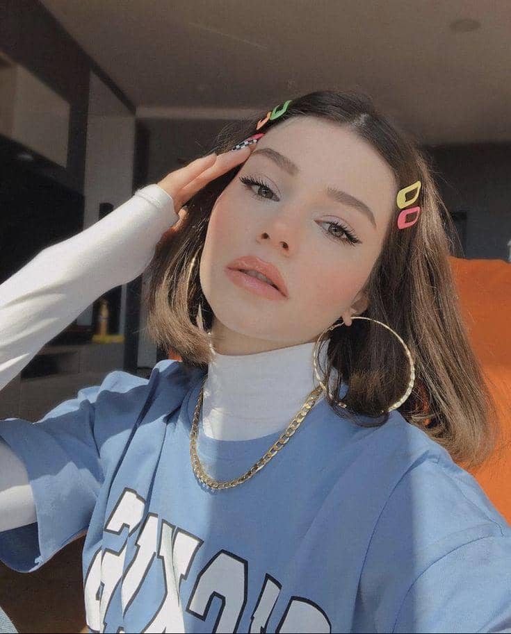 variasi styling rambut pendek dengan hair clip