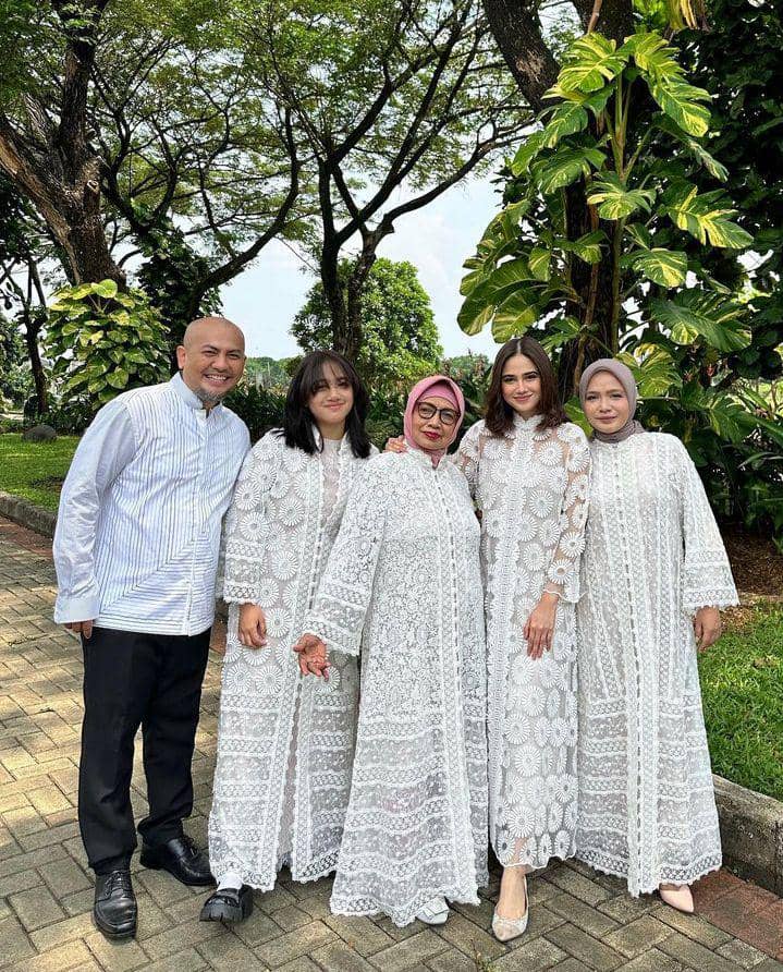 tren set outfit family Lebaran