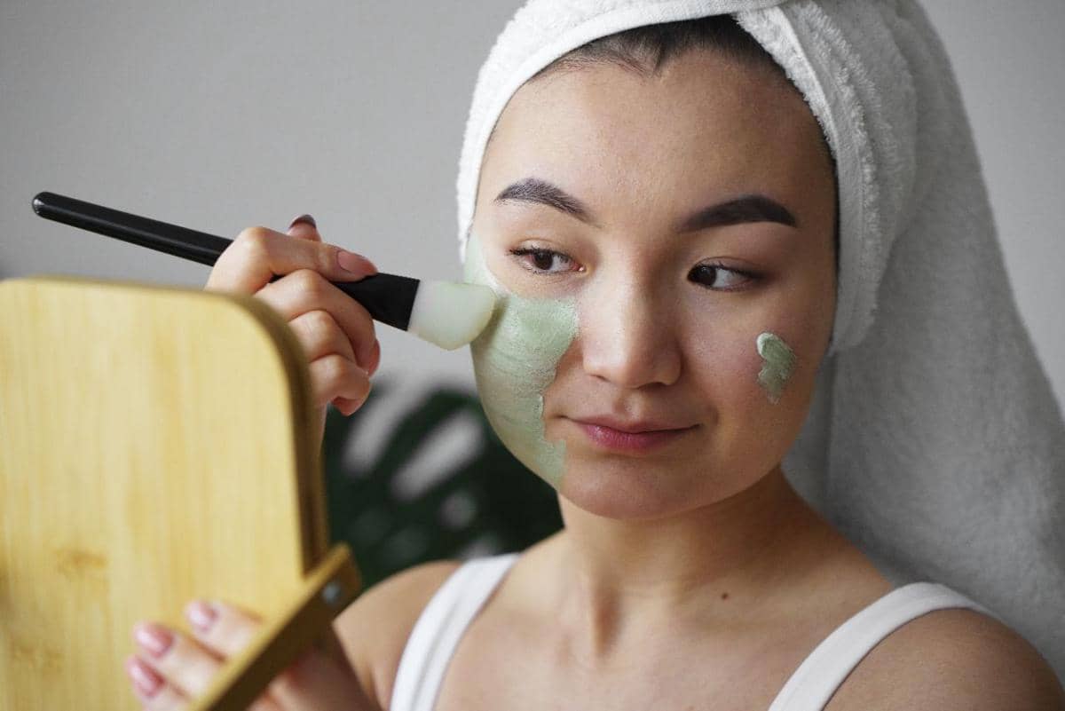 7 Masker yang Cocok untuk Kulit Sensitif, Berminyak, dan Berjerawat