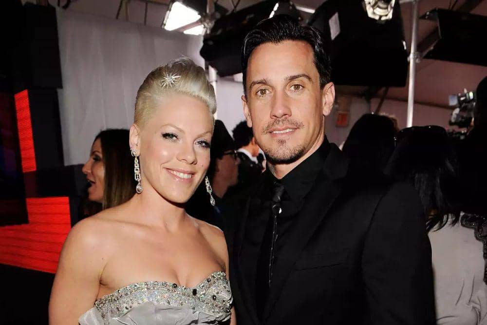Pink dan Carey Hart