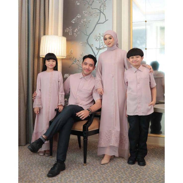 tren set outfit family Lebaran