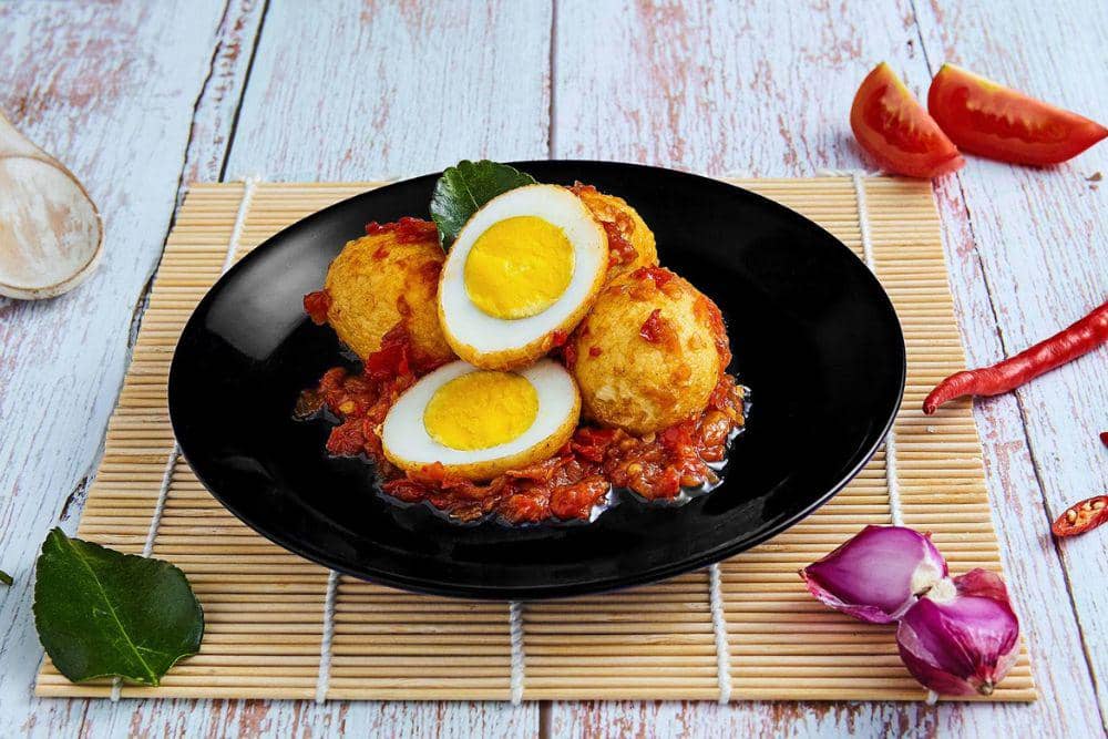 7 Masakan Lauk dengan Bumbu Merah yang Selalu Jadi Andalan di Dapur