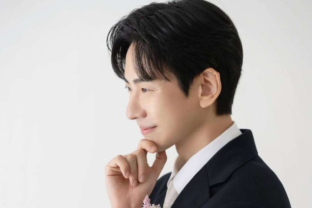 살아온 시간보다 살아갈 시간이 더 설레는 사람이 있어 하나의 길을 함께 걷기로 약속했습니다. 때로는 바람이 차고, 때로는 비가 내리더라도, 서로의 따뜻한 온기로 견디며 피어.jpg