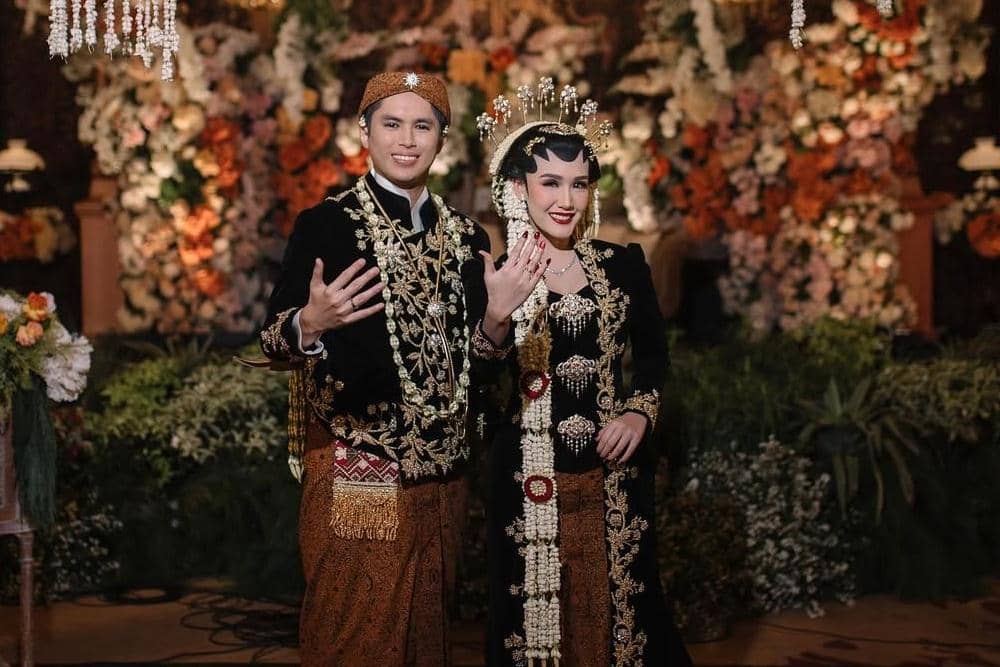 SAH. 🤍Officially, Raden Mas Axel Caesario Efian & Raden Ayu Luna Shabrina Efian8.11. 2025 #LUNA.jpg