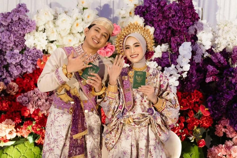 Kami telah disatukan olehNya dalam ikatan sakral Suami Istri 🦋📸 @ariefmotret_ @aldismexhWeddi.jpg