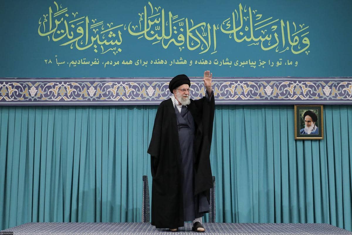 siapa Ayatollah Ali Khamenei