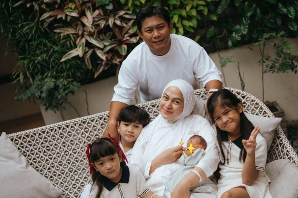 Nina Zatulini dan Chandra Tauphan Ansar