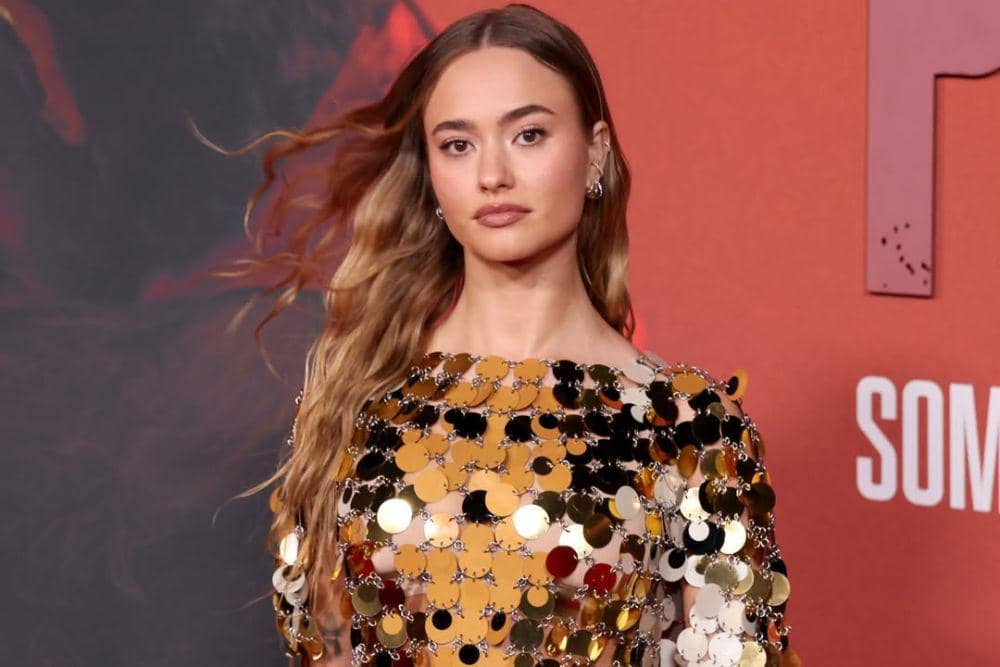 Melihat Gaya Riasan Johnny Sequoyah yang Chic dan Stunning