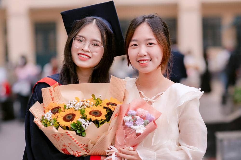 ilustrasi sahabat wisuda (pexels.com/Toàn Văn)