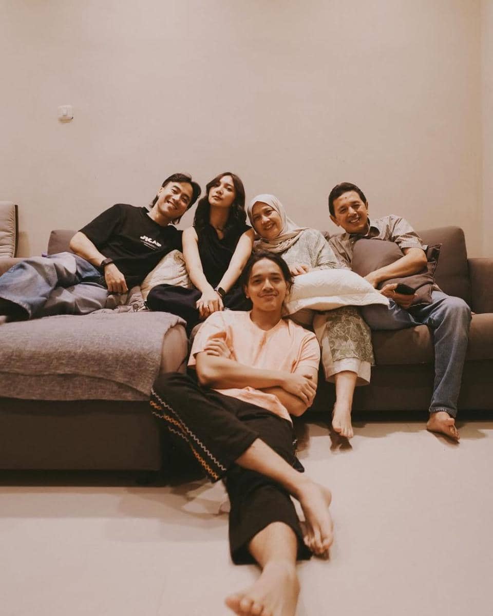 Vidi Aldiano dan Keluarga