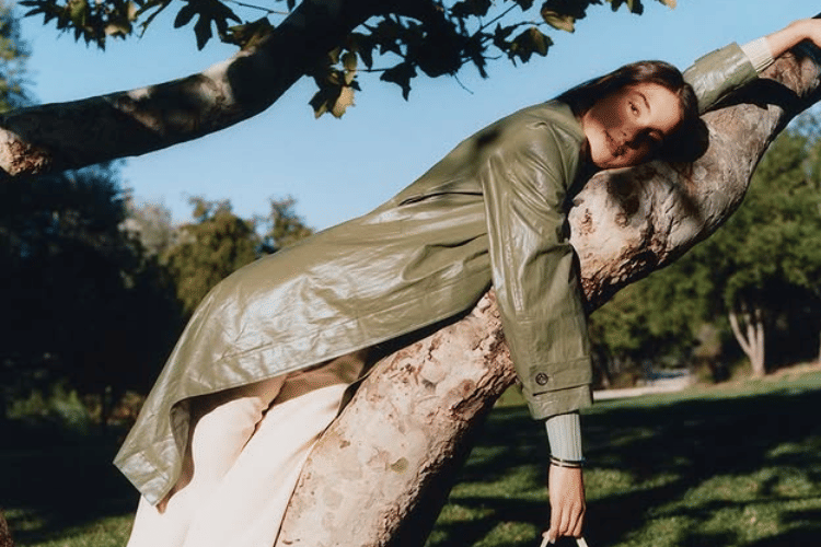 Kate Spade New York Spill Koleksi Spring 2026 dengan Siluet Baru