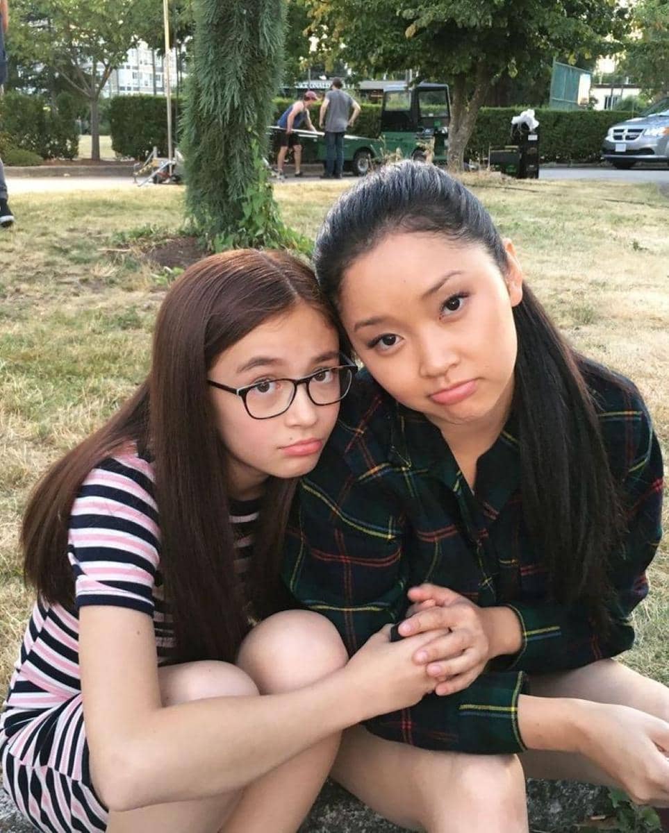 Lana Condor dan Anna Cathcart