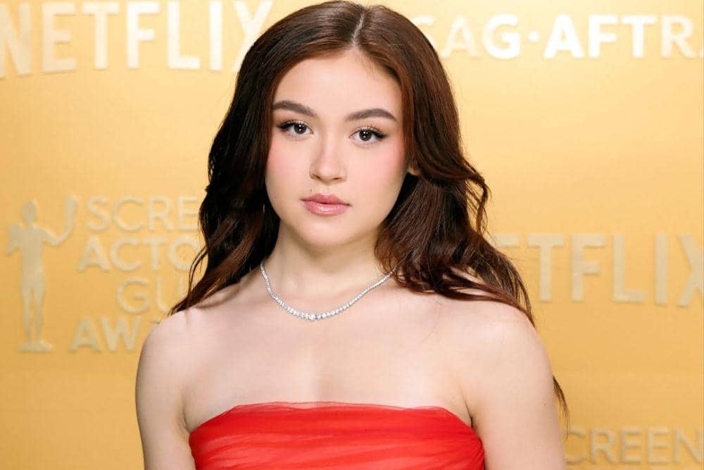 Dari Soft hingga Bold, Intip Makeup Look Anna Cathcart yang Stunning