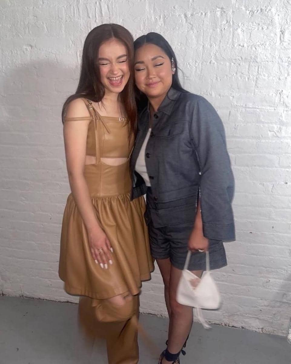 Lana Condor dan Anna Cathcart