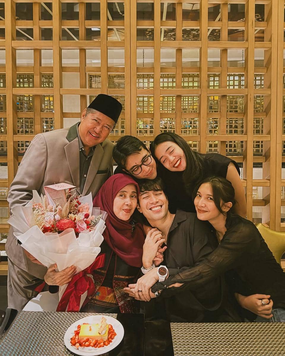 Vidi Aldiano dan Keluarga