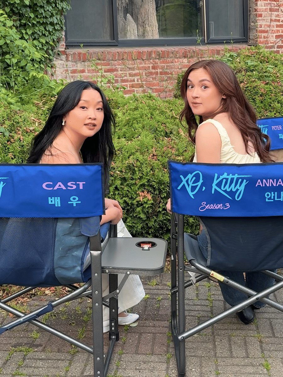 Lana Condor dan Anna Cathcart