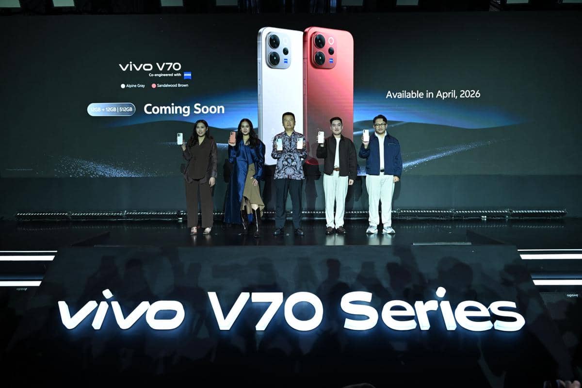 Dari kiri ke kanan_ Alexa Tiara (Public Relations Manager), Maudy Ayunda (Brand Ambassador), Gary Huang (CEO of vivo Indonesia), Fendy Tanjaya &  Fabrizio Rava (Product Manager vivo).jpg