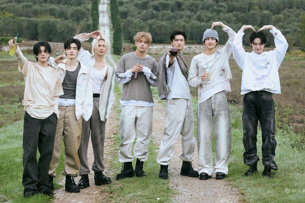 10 Potret Kenangan Kedekatan Heeseung dengan Member ENHYPEN