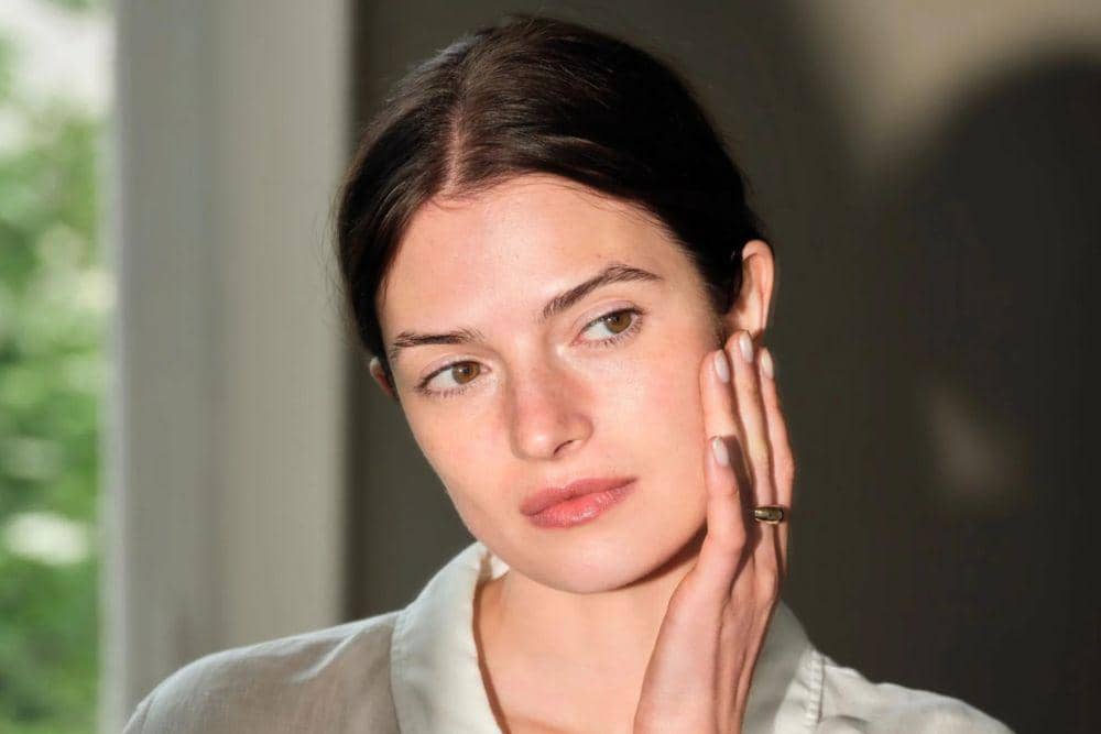 Pelembap Serum dengan Formula Soothing Ini Bantu Tenangkan Kulit