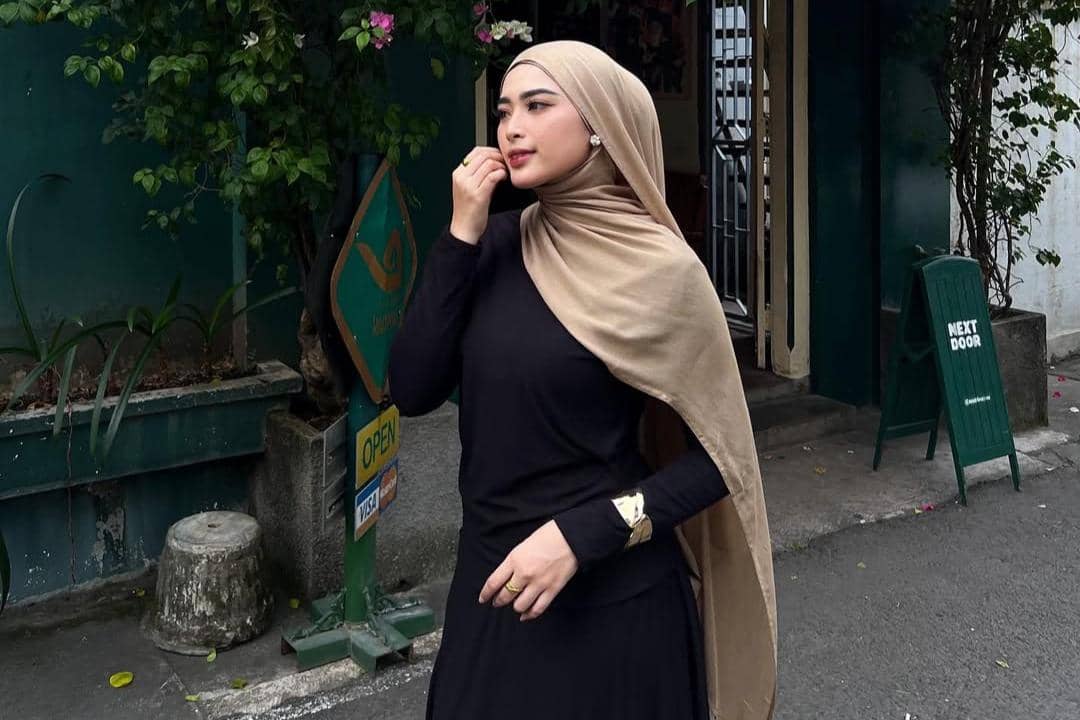 7 Tutorial Hijab Pashmina Viscose yang Mudah untuk Lebaran