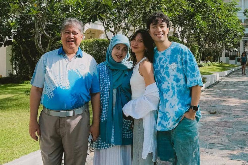 Menantu Kesayangan! 7 Momen Kedekatan Sheila Dara dan Mertuanya