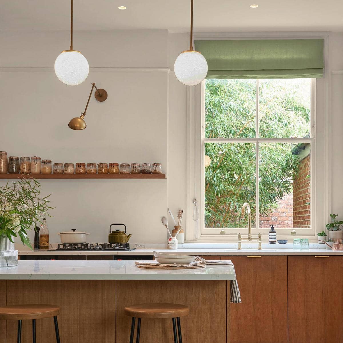 cat tembok warna light cream