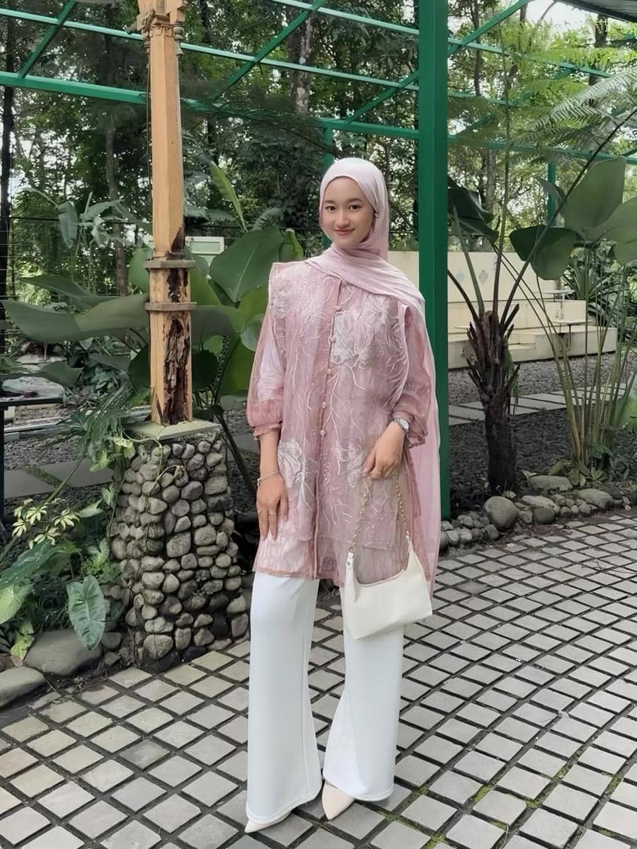 outfit Lebaran 2026 dengan pashmina viscose