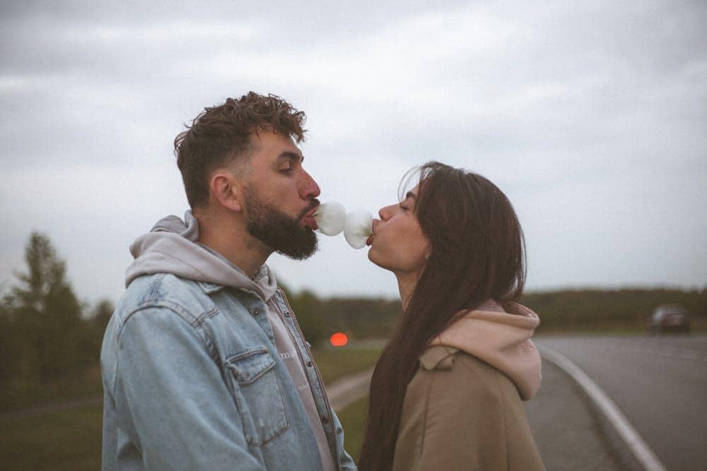 Ternyata Ada 5 Love Language Baru dalam Hubungan! Sudah Tahu?