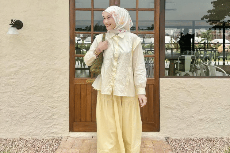 9 Rekomendasi Outfit Warna Butter Yellow untuk Lebaran, So Fresh!