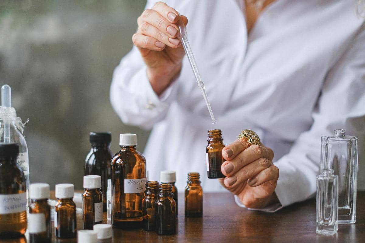 ilustrasi essential oil (pexels.com/Anna Shvets)
