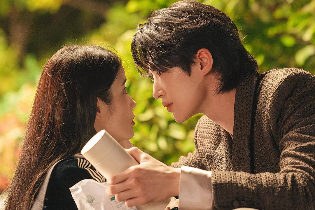 5 Fakta 'Perfect Crown', Kolaborasi IU & Byeon Wooseok yang Paling Ditunggu