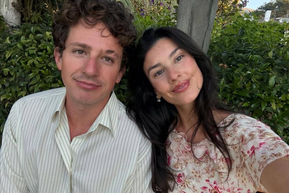 Fakta Kelahiran Anak Pertama Charlie Puth & Brooke Sansone