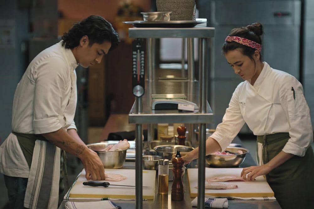 Deva Mahenra dan Mawar Eva di Luka, Makan, Cinta