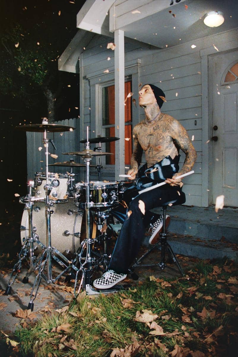 SP26_Lifestyle_Authentic_Travis_Barker_VN000EGAY28_04.jpg
