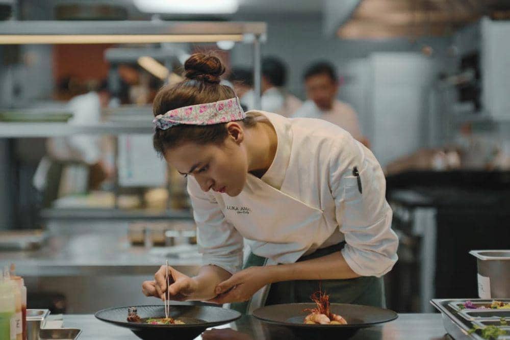 Mawar Eva di Luka, Makan, Cinta